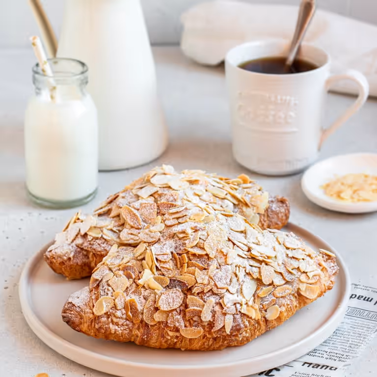 Круассан миндальный